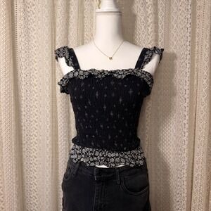 Black‎ Smocked Floral Crop Top